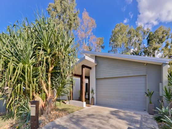 11 Holland Pl Carindale QLD 4152, Carindale - Image 1