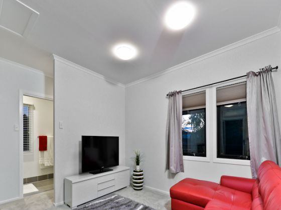 144 Marshall Rd Holland Park West QLD 4121, West - Thumbnail 4