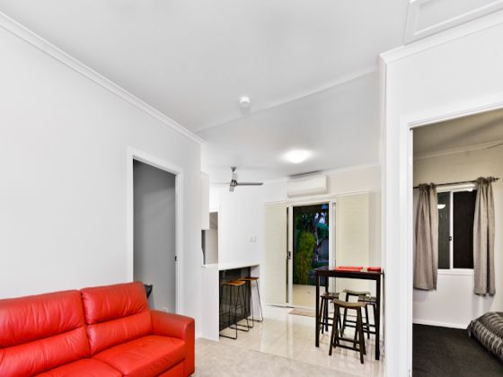 144 Marshall Rd Holland Park West QLD 4121, West - Thumbnail 5