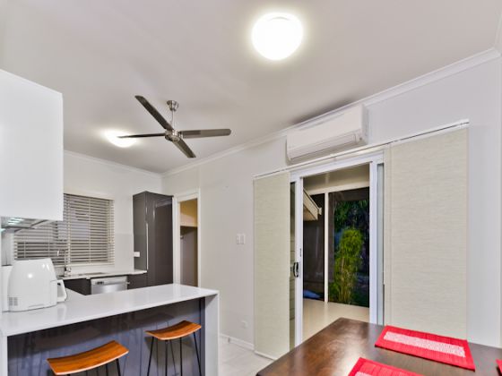 144 Marshall Rd Holland Park West QLD 4121, West - Thumbnail 8
